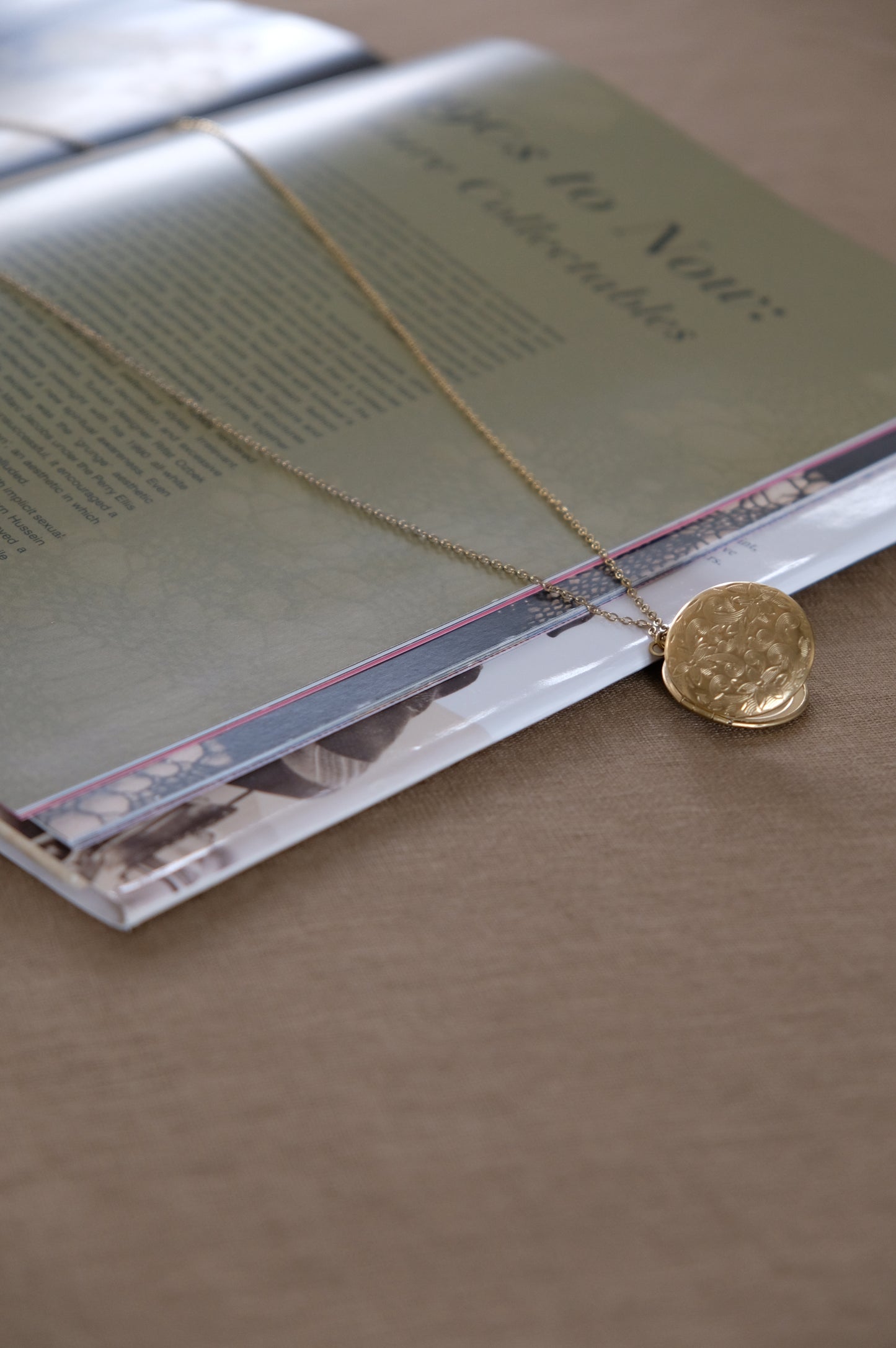 Collana MEDAGLIONE FIORITO