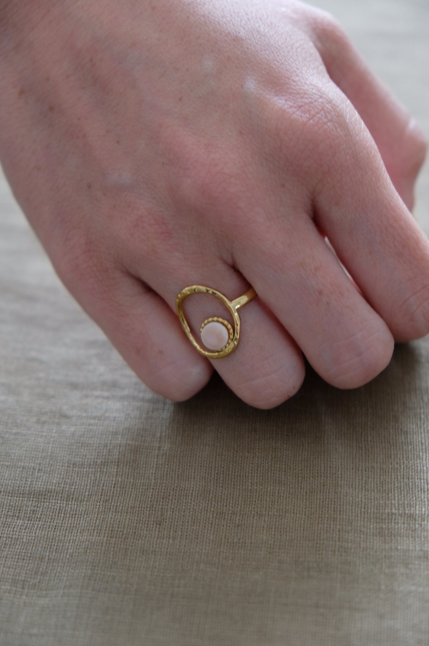 Anello OVALE con PIETRA ROSA