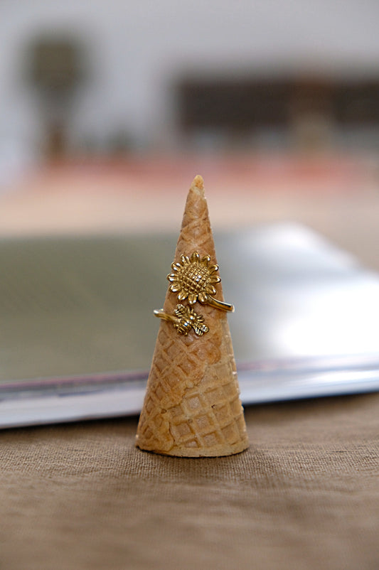 SUNFLOWER ring with BEE 